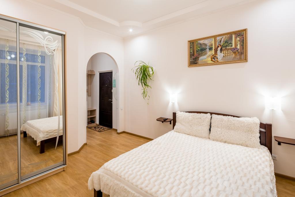 Apartment On Khmelnytskogo Street Lemberg Exterior foto